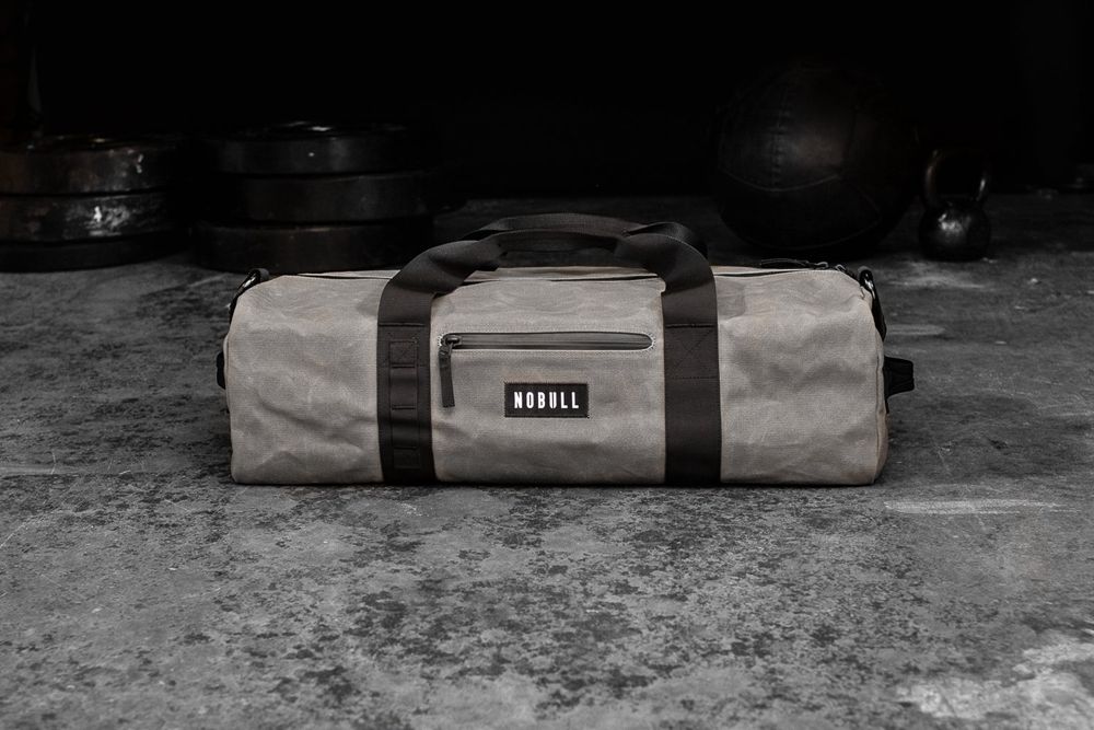 NOBULL Ruksaci - Nobull Waxed Canvas Traditional Duffle Sive (614897-RVF)